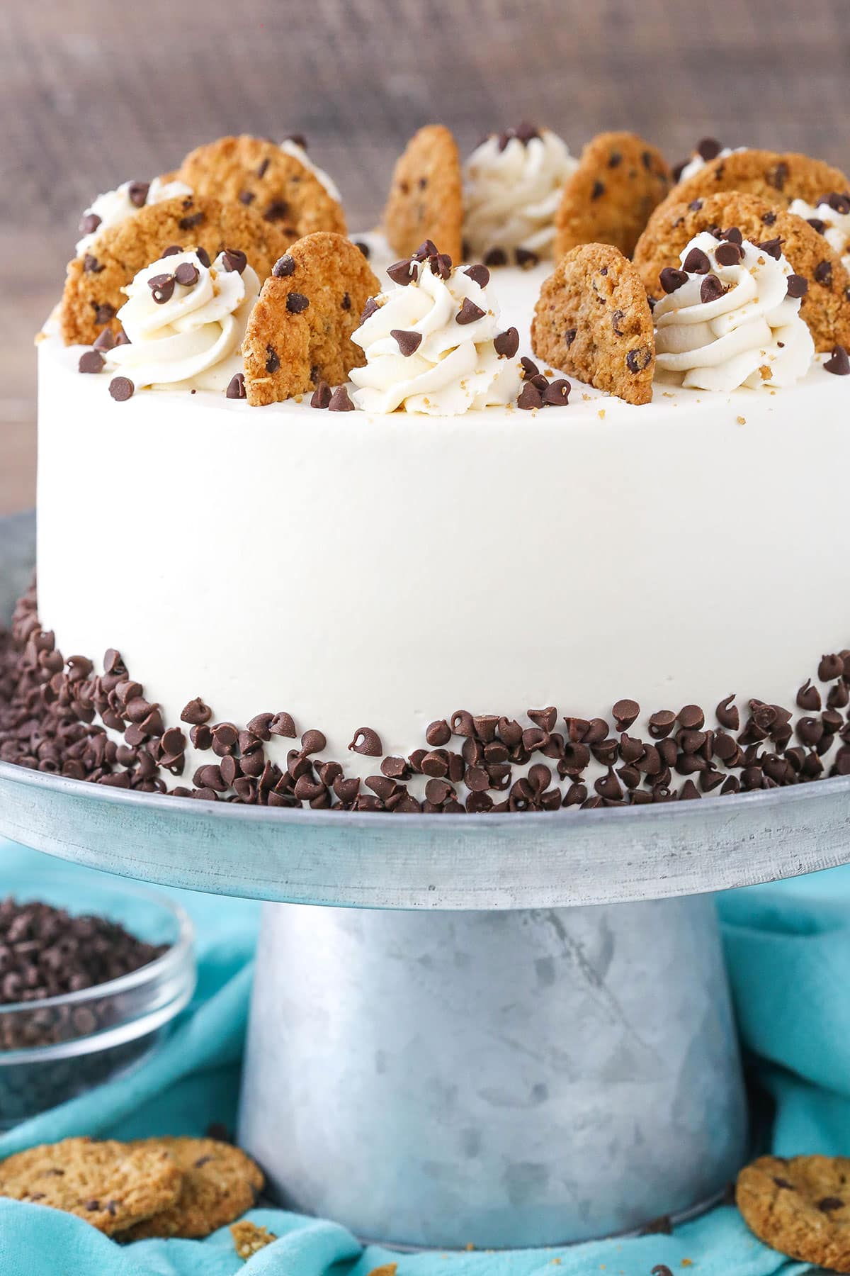 Oatmeal cookie ice cream cake decorated with chocolate chips.