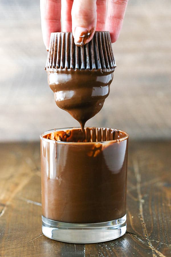 how to dip cupcake into chocolate