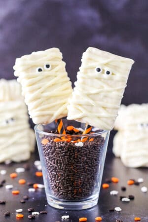 Mummy Rice Krispie Treats | Fun & Easy Halloween Food Idea!