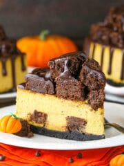 fetta di chunkin cheesecake al cioccolato e zucca
