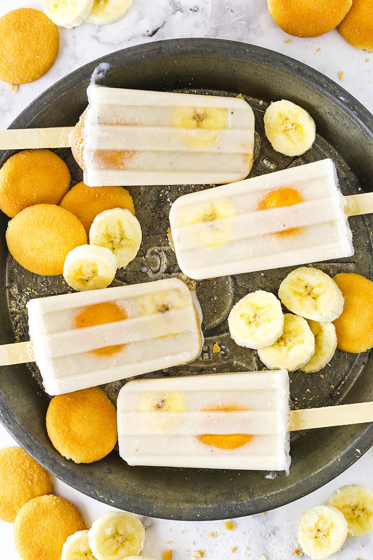 Banana pudding popsicles with banana slices and vanilla wafers.