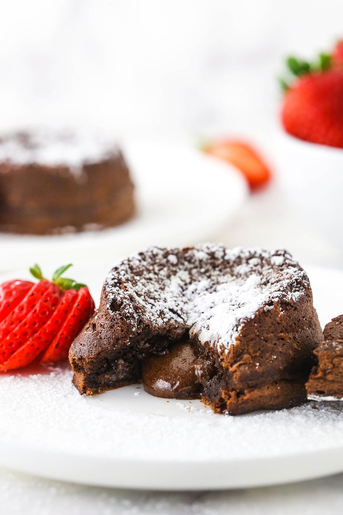 https://www.lifeloveandsugar.com/wp-content/uploads/2022/02/Chocolate-Lava-Cakes2.jpg