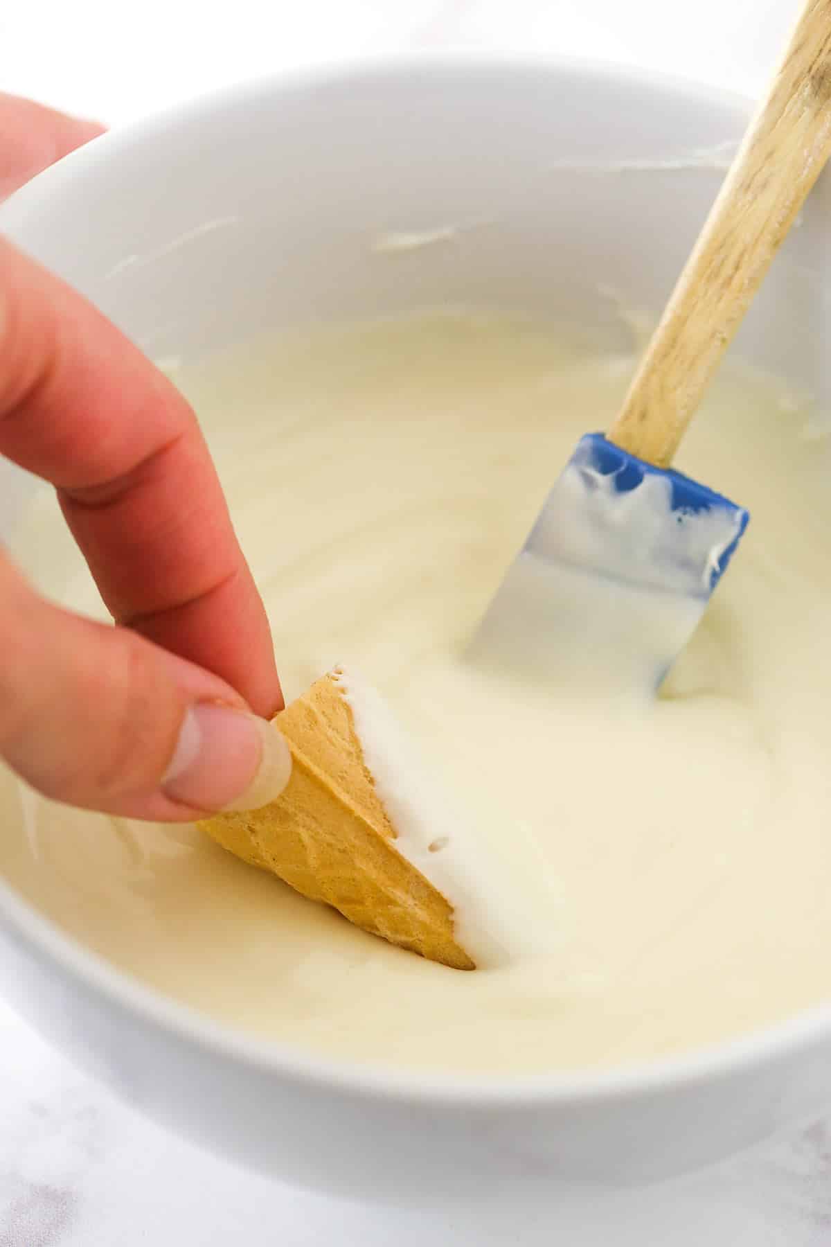 Step by step. Scooping batter with a cupcake scoop to make unicorn  chocolate cupcakes with buttercream frosting Stock Photo - Alamy