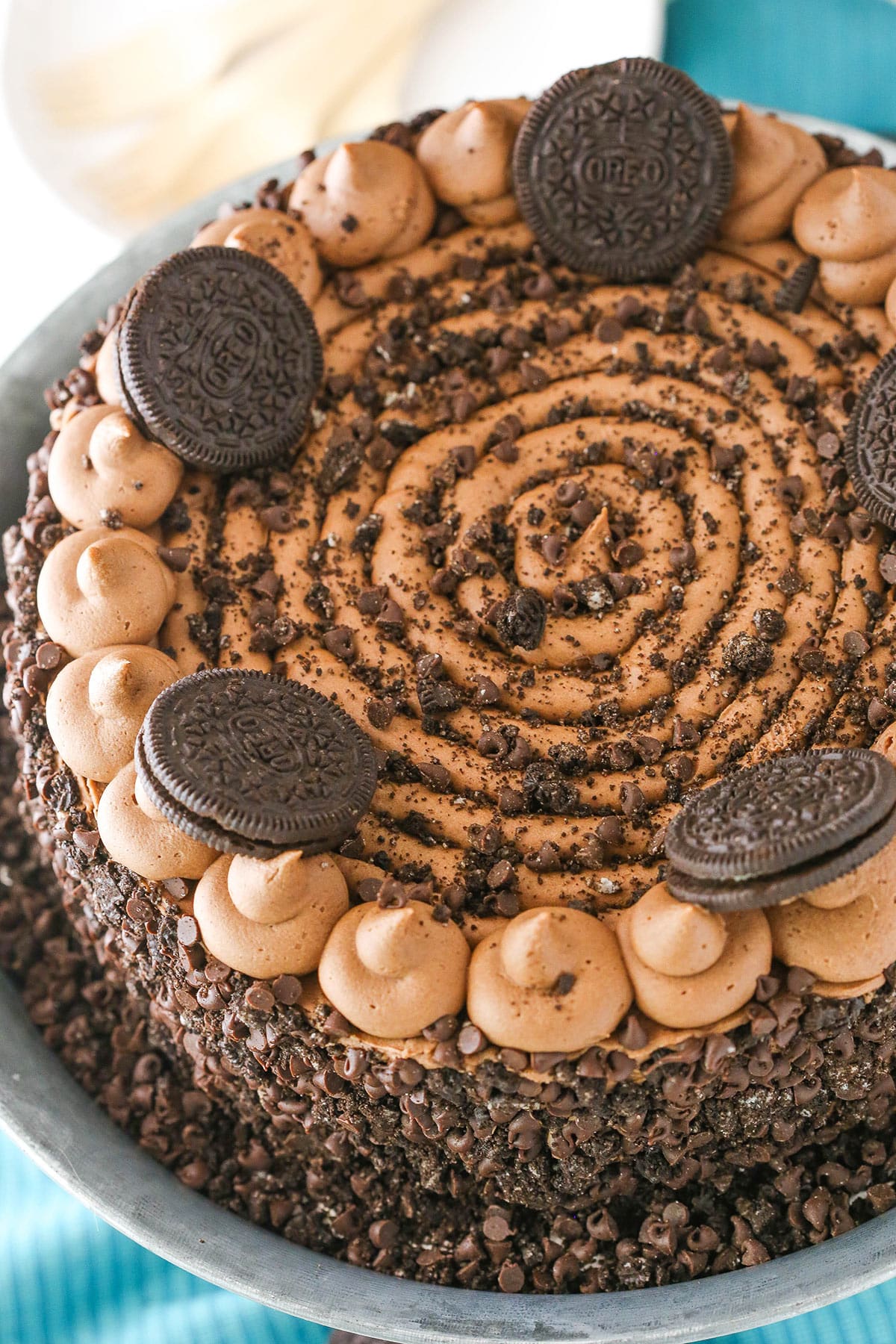 A whole Ultimate Oreo cheesecake on a serving platter.