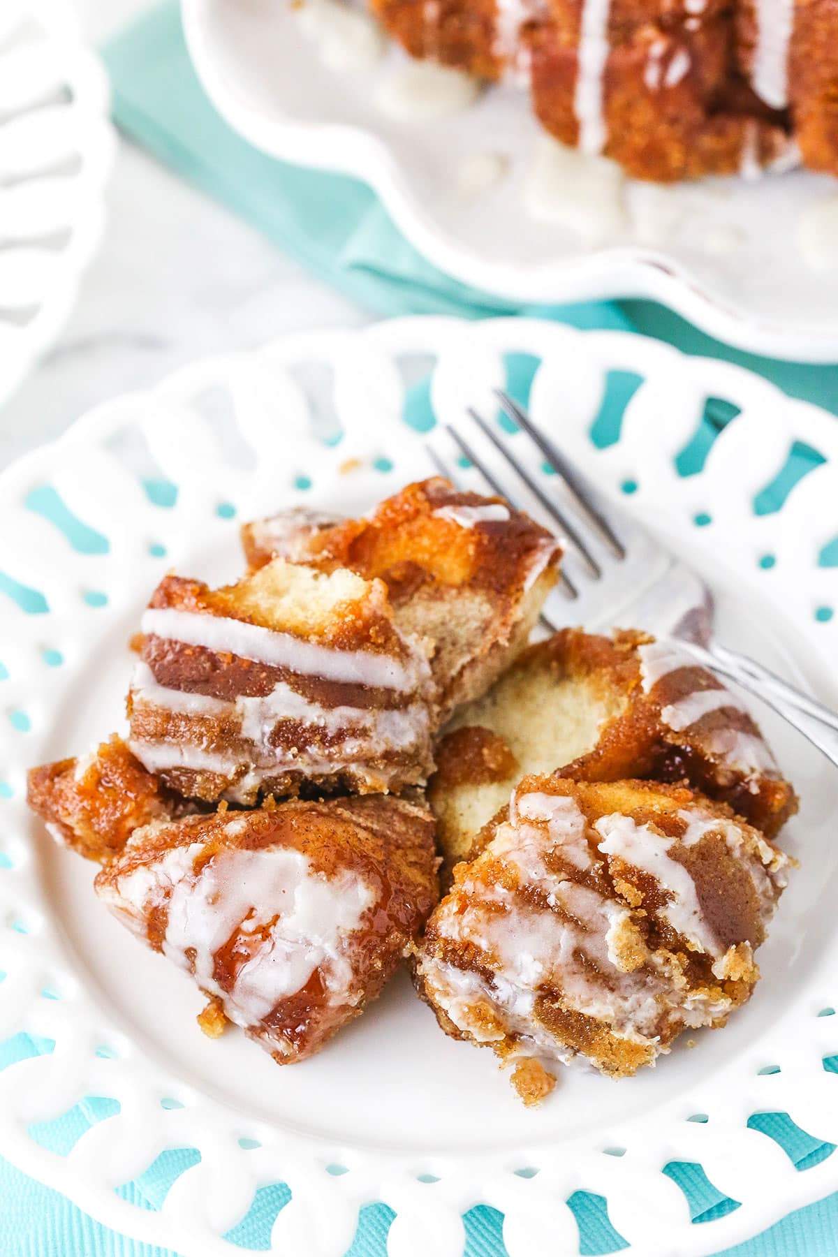 https://www.lifeloveandsugar.com/wp-content/uploads/2023/02/Easy-Monkey-Bread-Recipe5E.jpg