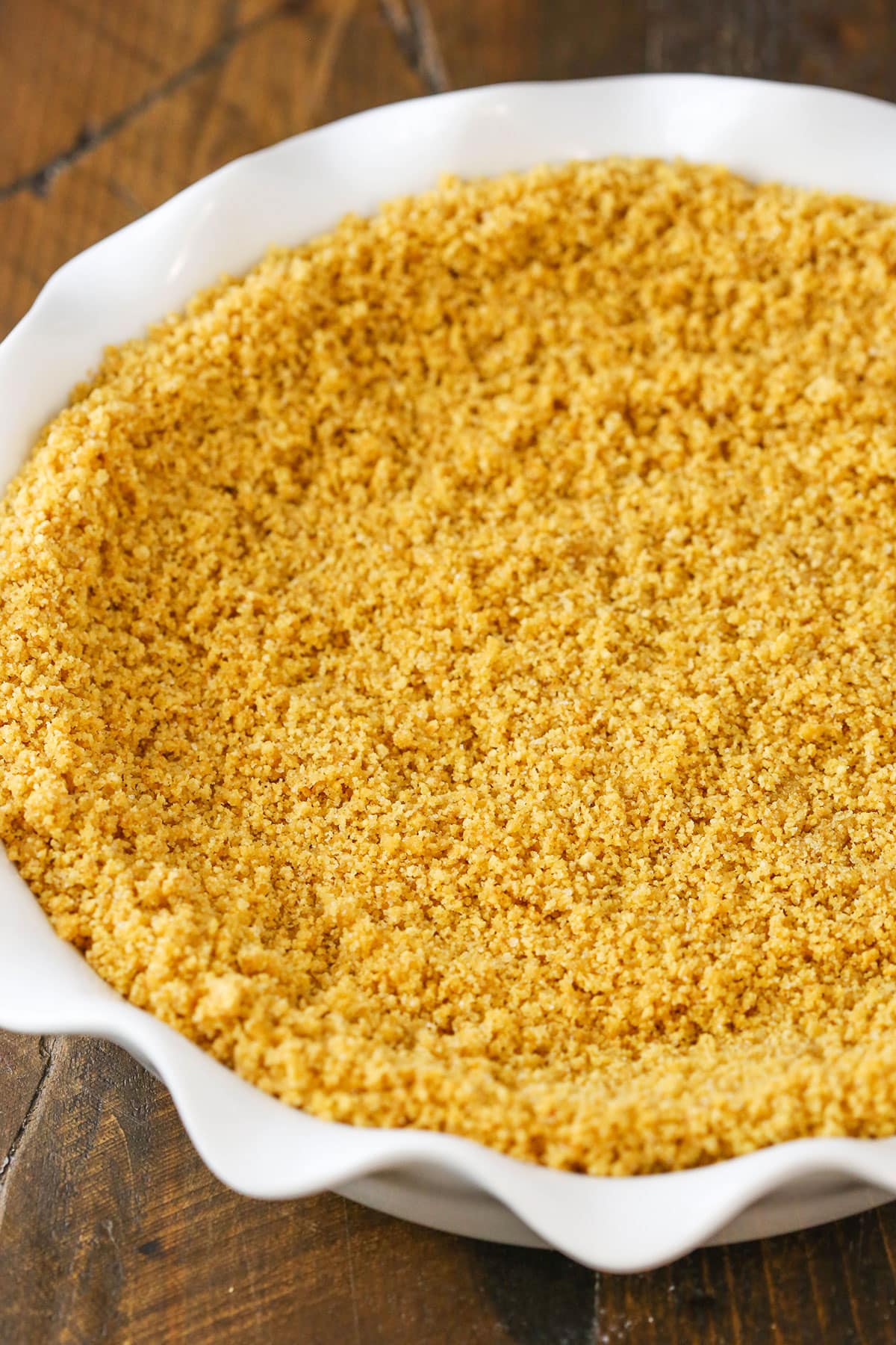 Easy Graham Cracker Crust in a white platter on a wooden table