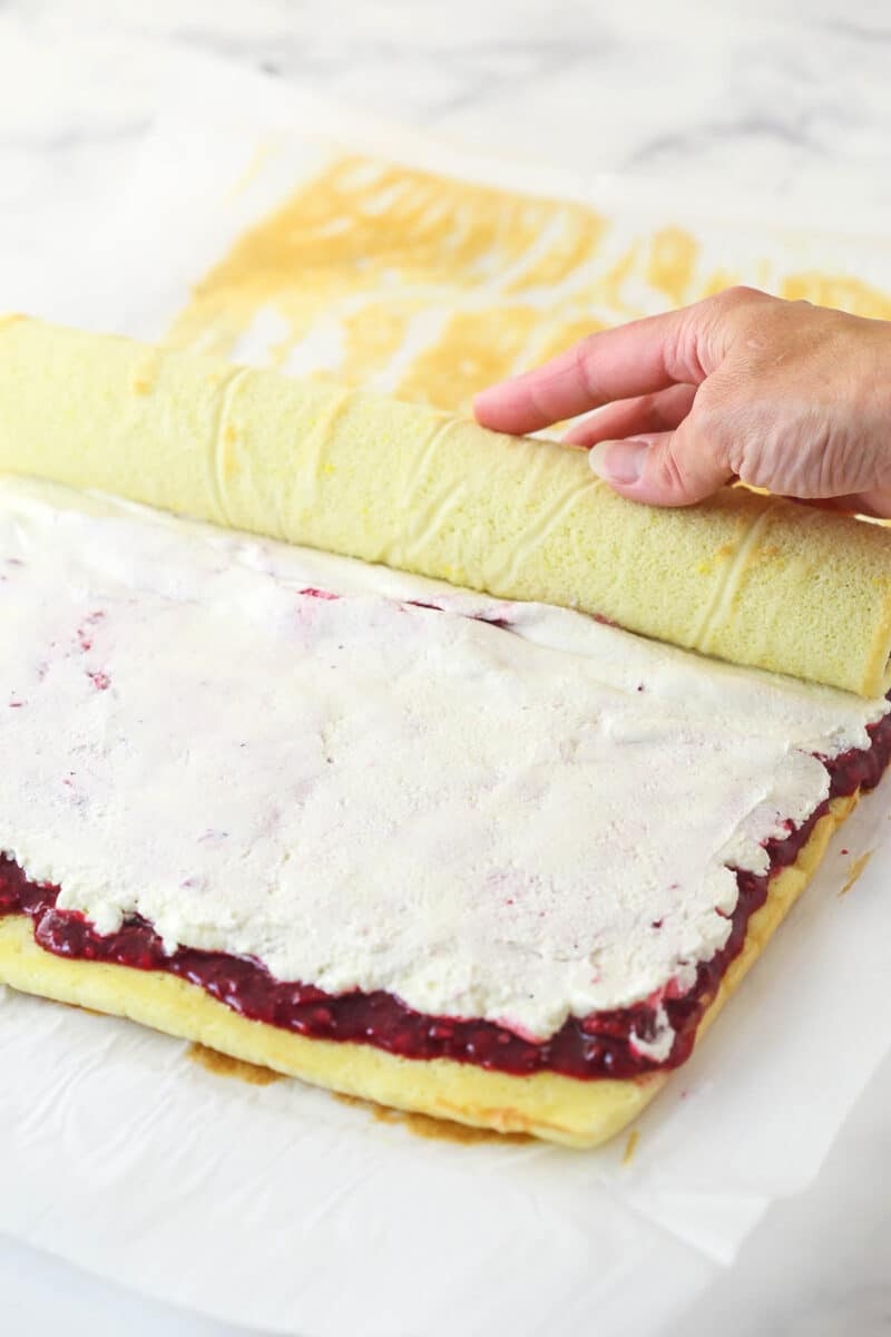 re-rolling filled cake roll