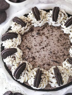 Overhead view of an Oreo pie