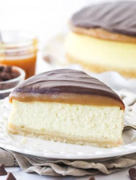 A slice of millionaire cheesecake on a plate.