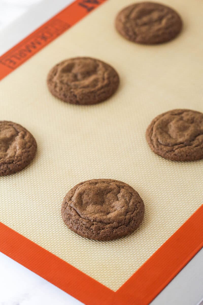 Baked cookies on cookie sheet with silicone baking mat