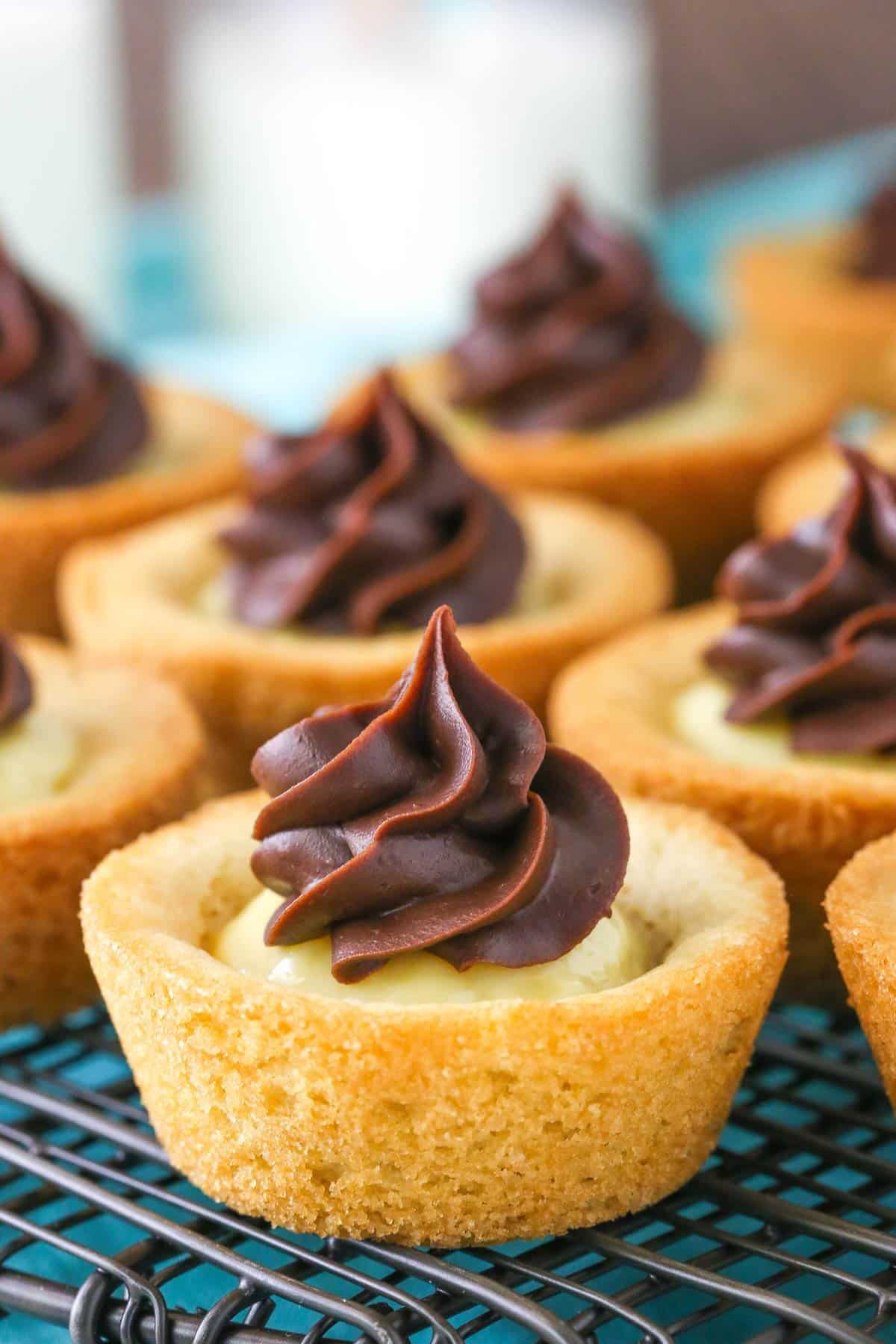 Close up of a boston cream pie cookie cup.