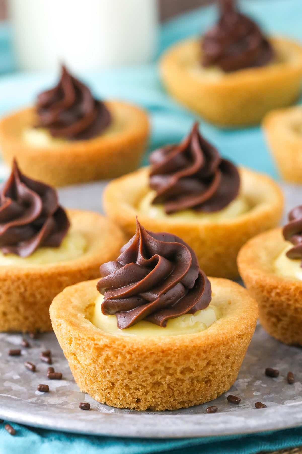 Boston cream pie cookie cups on a silver tray.
