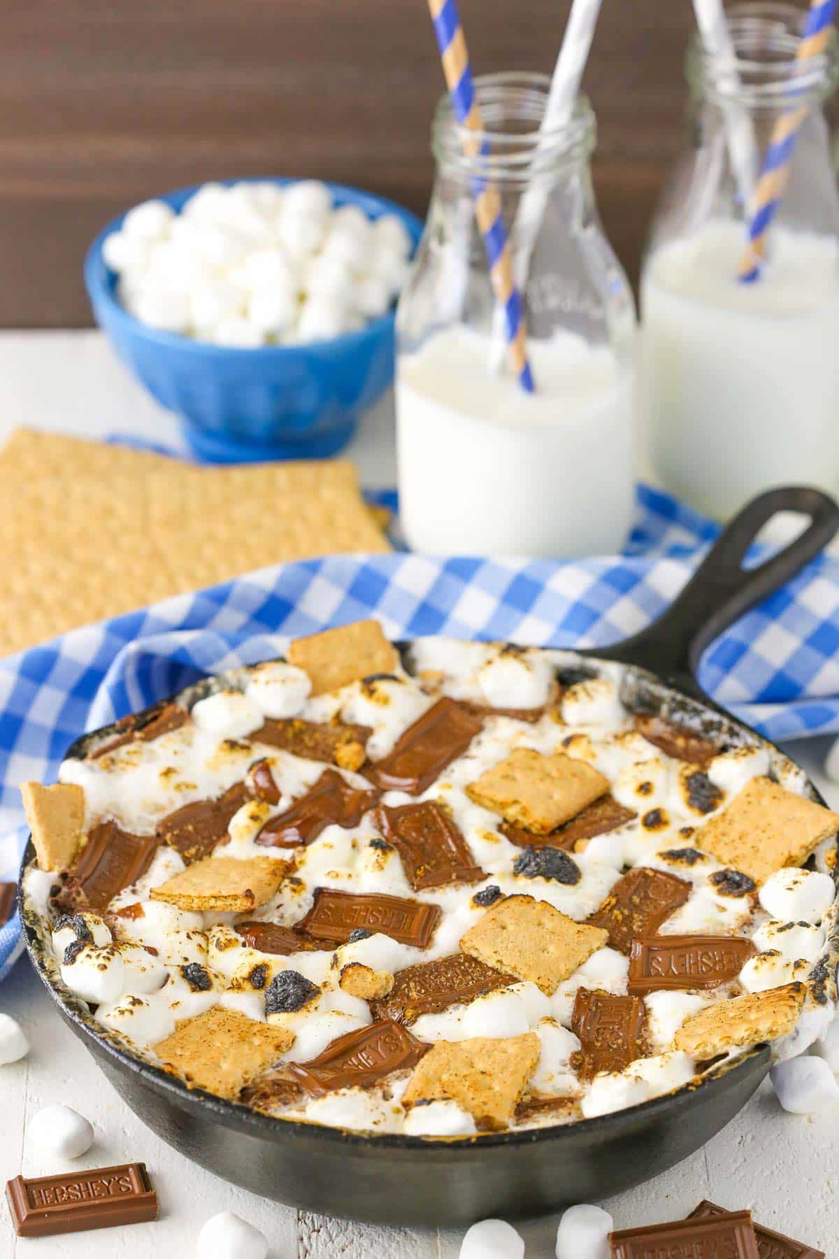 A skillet full of s'mores brownies.