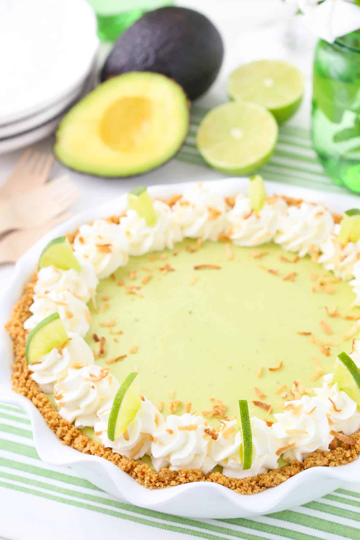 Close up of an avocado key lime pie in a white ruffled pie pan.