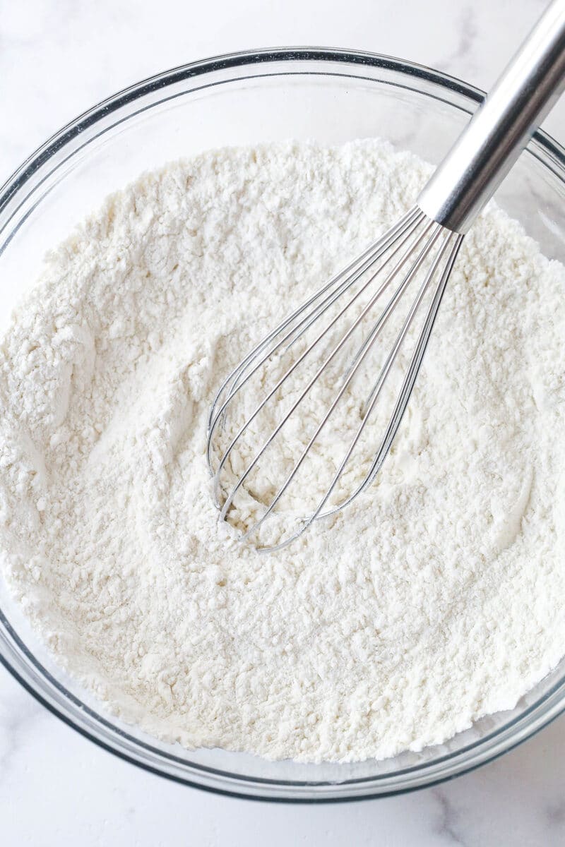 dry ingredients combined in glass gowl